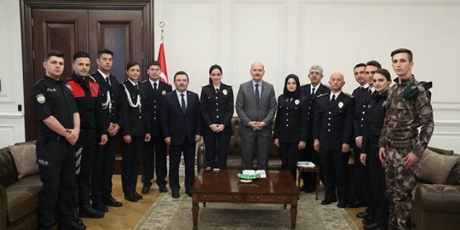 İçişleri Bakanı Soylu polisleri kabul etti