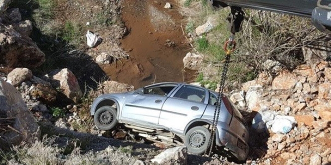 Hemşire 17 metreden otomobiliyle aşağı uçtu