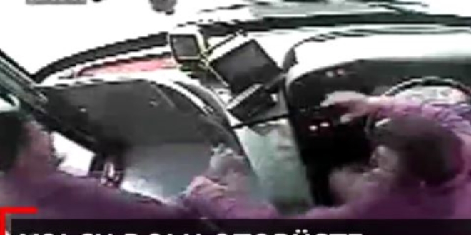Polis olduğunu söyleyen yolcu şoföre silah çekti, ortalık karıştı