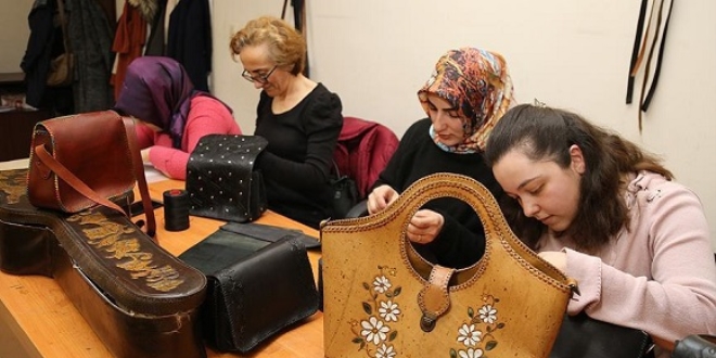 Hopalı kadınlar üretiyor yurt dışında satılıyor