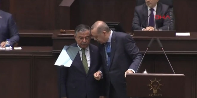 Erdoğan, İsmet Yılmaz'ı çağırdı, kulağına fısıldadı