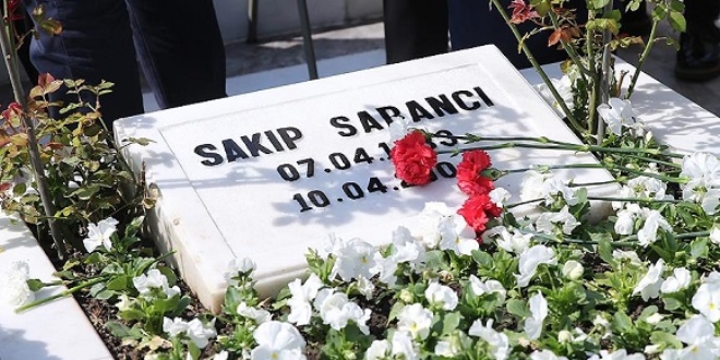 Sakıp Sabancı kabri başında anıldı