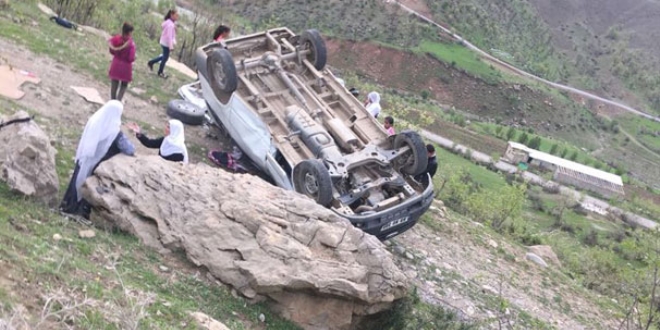 Siirt'te öğrenci servisi devrildi: 18 yaralı