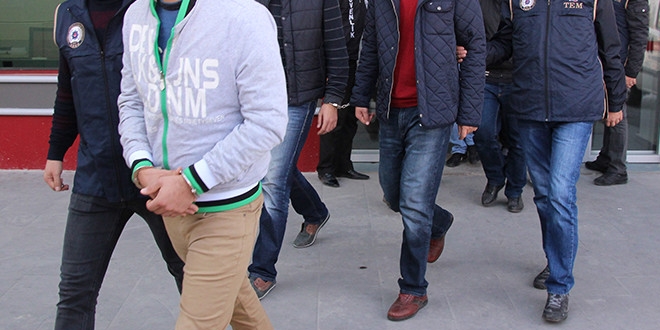 İzmir'de terör propagandası yapan 10 kişi tutuklandı