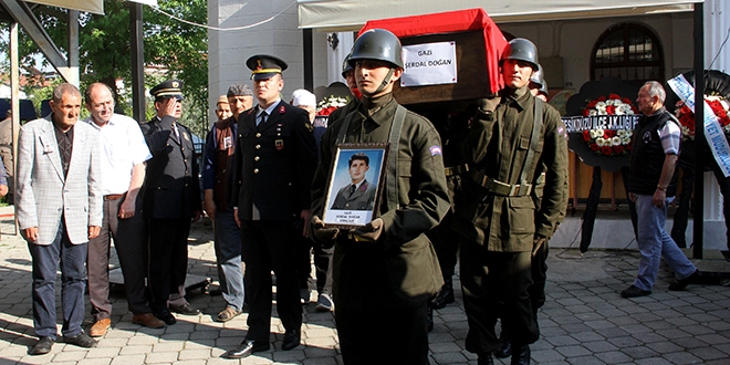 Gazi, askeri törenle toprağa verildi