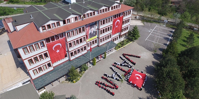 Öğrencilerden 'Vatan' koreografisi