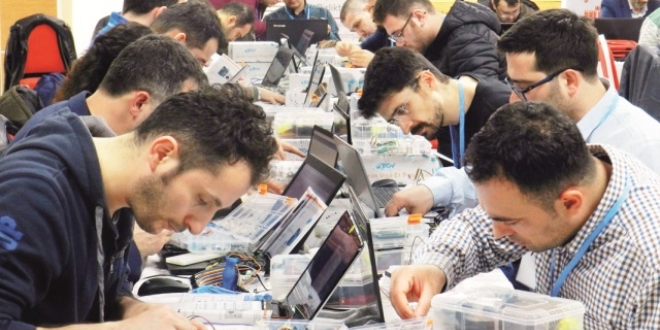 Liseli gençler yarını inşa ediyor