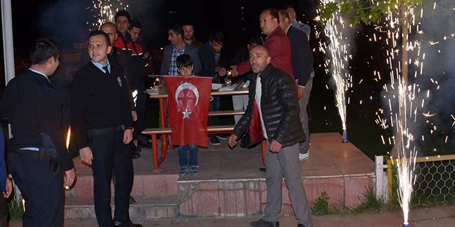 Kavga ihbarına giden polise pasta sürprizi