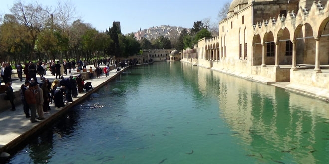 Umre yerine Bal�kl�g�l'e g�t�r�ld�ler