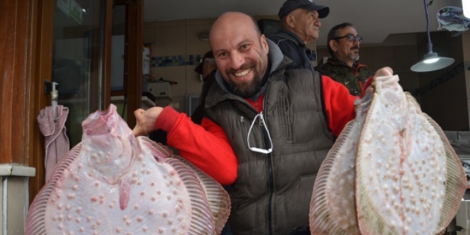 Bal�k��lar�n y�z� kalkan bal���yla g�ld�