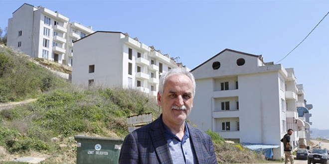 18 y�ld�r evlerinin yap�lmas�n� bekliyorlar