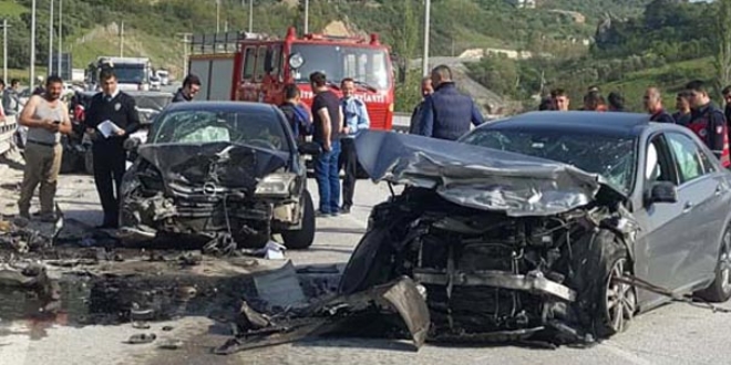 Sakarya'da trafik kazas�: 1 �l�, 3 yaral�