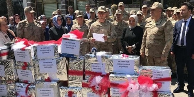 Mehmetçiğe anne kolisi