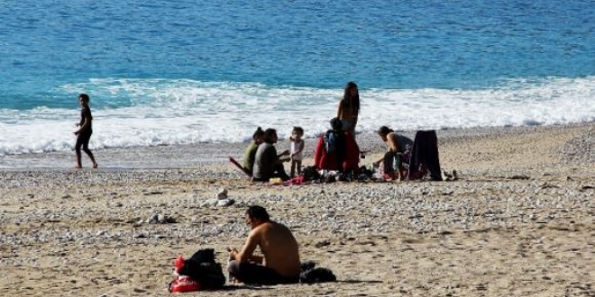 Ku�adas�'nda nisan ay�nda deniz keyfi