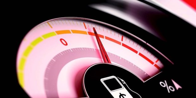 Benzindeki bir yıllık zam 70 km'ye bedel