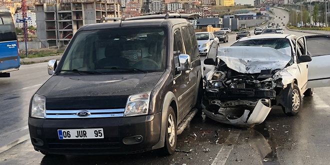 Bakent'te yarm saat arayla iki ayr kaza: 11 yaral