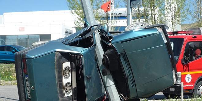 Yozgat'ta trafik kazas�: 2 �l�,1 yaral�