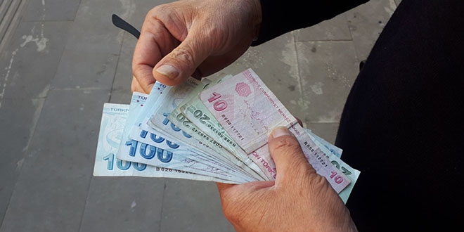 112 grevlisi ATM'de unutulan paray polise teslim etti