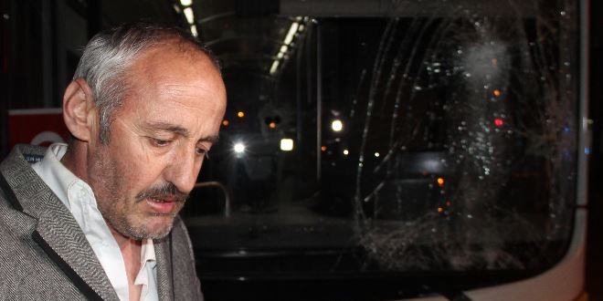 Alkoll� s�r�c�, belediye otob�s�ne ate� edip �of�r�n� darp etti