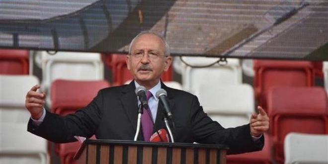 'Kadrolu ve ücretli öğretmen ayıbına son vermeliyiz'