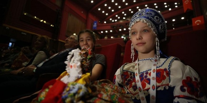 TRT 23 Nisan �ocuk �enli�i i�in 40 �lkeden ��renciler geldi