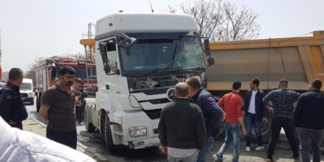 stanbul'da hafriyat kamyonu ETT otobsne arpt: 6 yaral