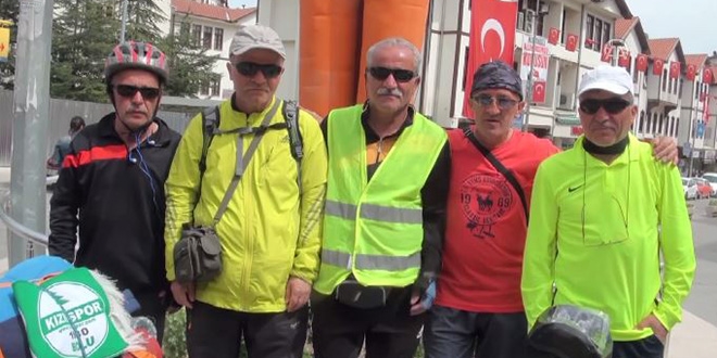 Emekli öğretmenler bisikletleriyle KKTC yolunda