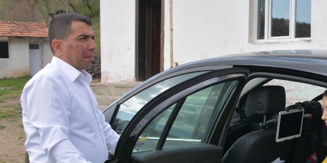 Öğretmen köy okuluna gitsin diye makam aracını tahsis etti