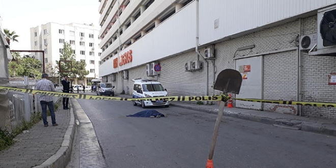 �zmir'de otoparkta intihar