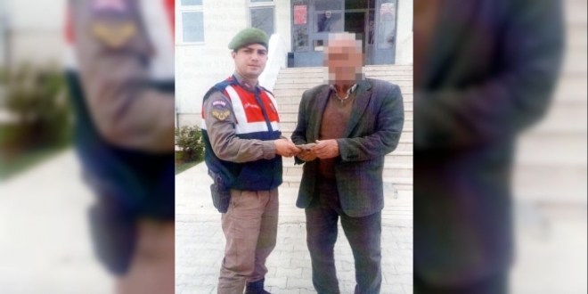 Jandarma sayesinde doland�r�lmaktan son anda kurtuldu