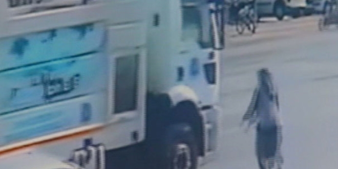 Çöp kamyonun altında kalan yaşlı kadın feci şekilde öldü