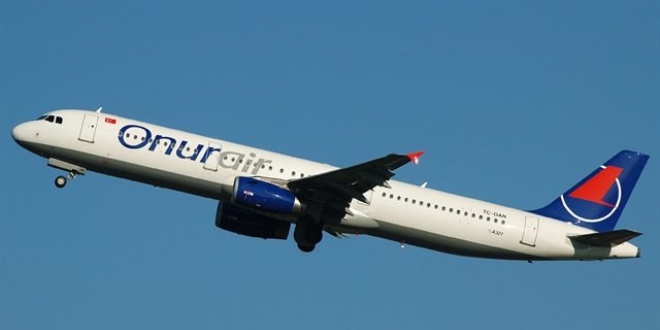 Onur Air uçağı yolcu için zorunlu iniş yaptı