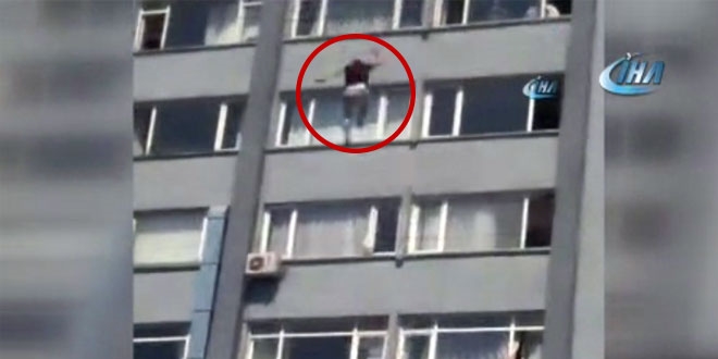 Hastanenin yedinci katından aşağıya atladı