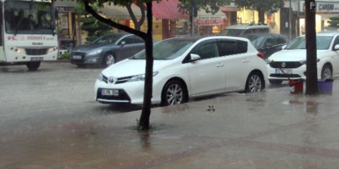 Hatay'da a��r� ya���, sele neden oldu