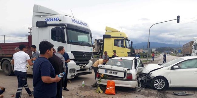 Osmaniye'de zincirleme trafik kazas�: 12 yaral�