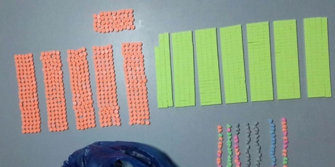 Tişörtünden bin 324 uyuşturucu hap çıktı