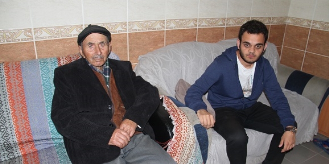 ��rencilerin yolda buldu�u 'mezar ta�� paras�'ym��