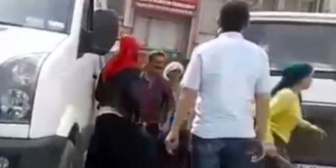 3 kadın, 1 adamı dövdü