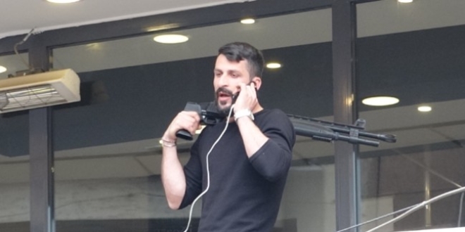 Pompalı tüfekle havaya ateş açtı! Bakan ikna etti