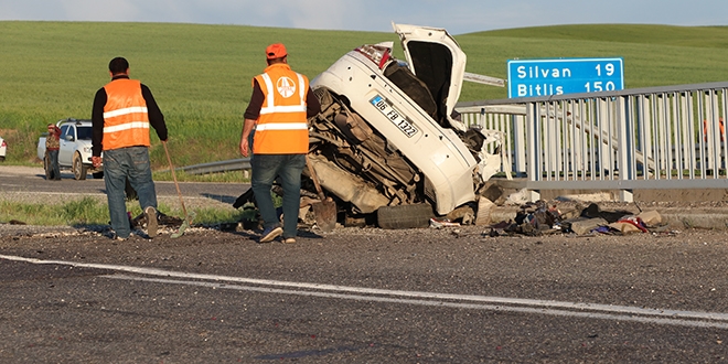 Diyarbakır'da trafik kazası: 3 ölü
