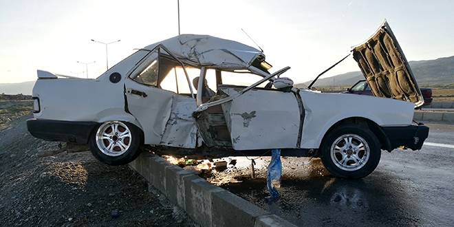Erzincan'da trafik kazas: 1 l, 3' ocuk 6 yaral