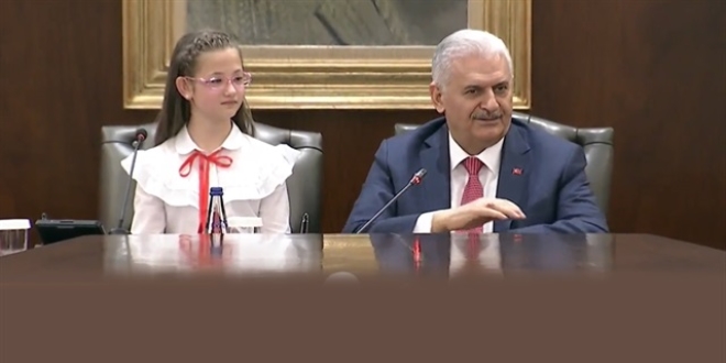 Son çocuk başbakan, Başbakan koltuğunda