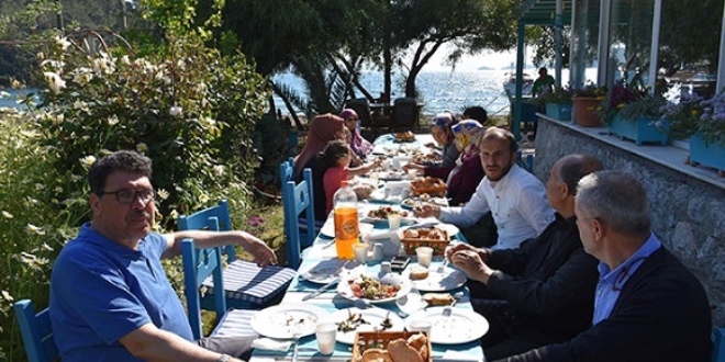 İstemedikleri memur gidince kurban kestiler