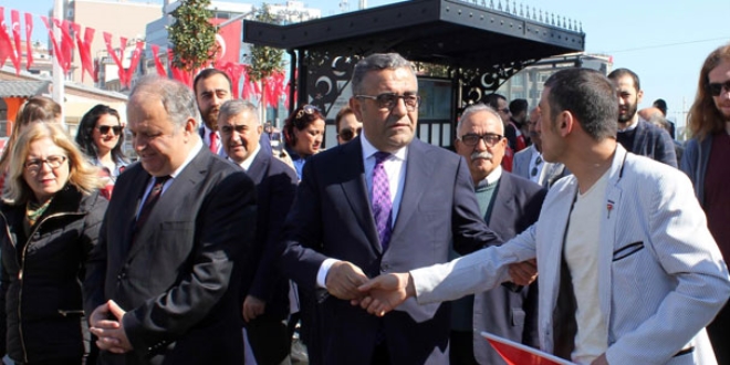 Taksim'de Sezgin Tanr�kulu'na tepki!