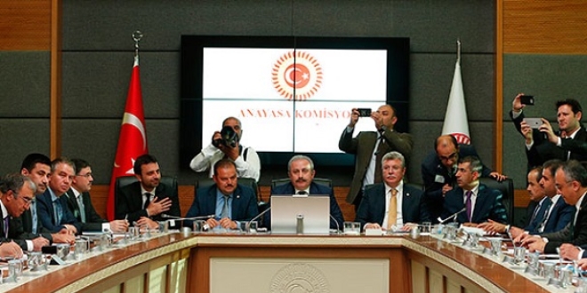 Anayasa Komisyonu'nun uyum mesaisi başladı