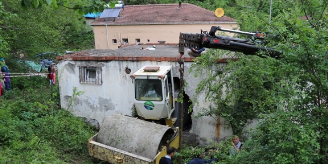 Samsun'da silindirin altında kalan sürücü hayatını kaybetti