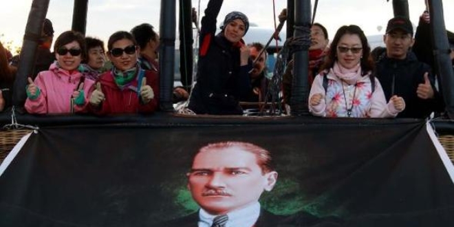 Balon pilotu, Atatürk posteri ile havalandı