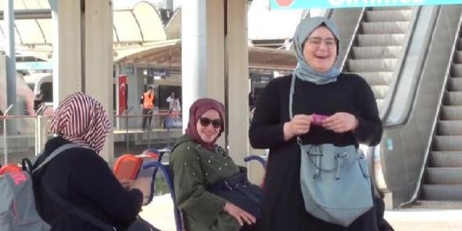 İZBAN'da çocuklardan gülümseten anonslar