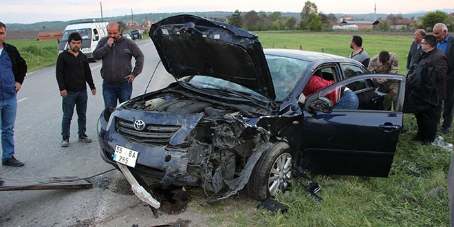 Samsun'da iki otomobil çarpıştı: 1 ölü, 10 yaralı