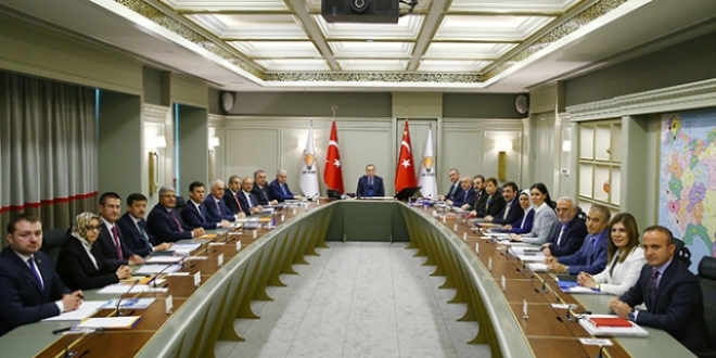AK Parti MYK toplantısı sona erdi